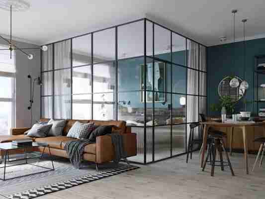 Come dividere lo spazio in casa con una parete vetrata